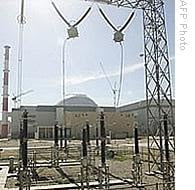 Το Ιράν θα πραγματοποιήσει σήμερα την πρώτη δοκιμή του πρώτου του πυρηνικού εργοστασίου ηλεκτροπαραγωγής στο Μπουσέρ, που κατασκευάζεται με τη βοήθεια