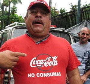 Η Coca-Cola θύμα του Ούγκο Τσάβες. Μπαράζ εκδιώξεων και εθνικοποιήσεων