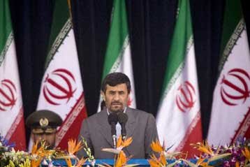 Κανείς δεν θα τολμήσει να μάς επιτεθεί, λέει ο Αχμαντινετζάντ με αποδέκτη το Ισραήλ