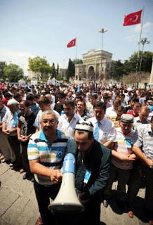 Διαδηλώσεις στην Τουρκία κατά των βιαιοτήτων στην Κίνα