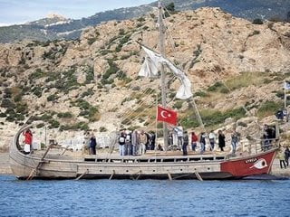 Εδιωξαν την τουρκική τριήρη από το κεντρικό λιμάνι