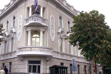 Επίθεση μολότοφ κατά ελληνικής πρεσβείας