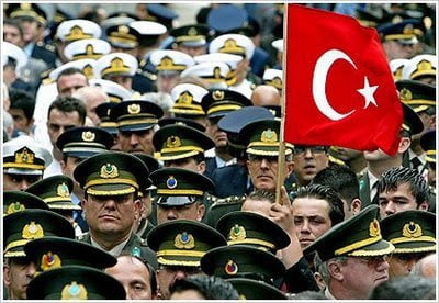 Η Τουρκία μεταξύ ΕΕ και Στρατού
