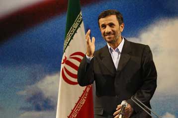 Αδιαπραγμάτευτο το πυρηνικό πρόγραμμα διαμηνύει στη Δύση ο Αχμαντινετζάντ