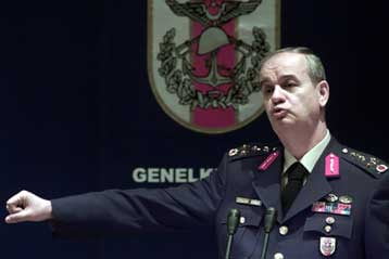 Ο αρχηγός του γενικού Επιτελείου Στρατού της Τουρκίας ζητά από τους Κούρδους αντάρτες να παραδοθούν