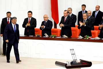 Λήξη του κοινοβουλευτικού «μποϊκοτάζ» από τον τουρκικό στρατό για τον πρόεδρο Γκιούλ