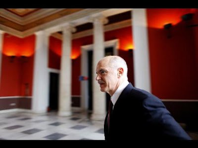 Bloomberg: Greeks Taking Bribes Thwart Papandreou’s Effort to Solve Crisis