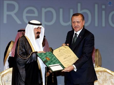 Παρέλαβε το βραβείο «Υπηρεσίας στο Ισλάμ» ο Erdoğan