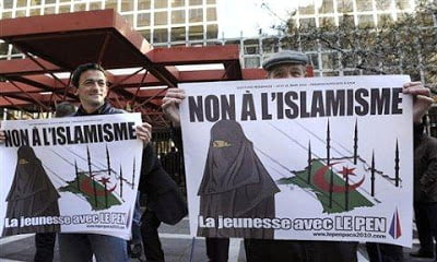 Απαγορεύθηκε αφίσα του ακροδεξιού Εθνικού Μετώπου στη Γαλλία