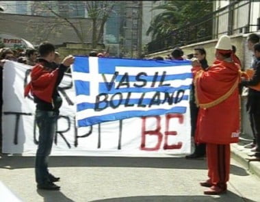 Οργή Αλβανών για τα ρατσιστικά συνθήματα