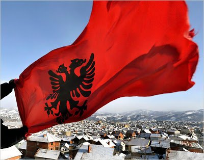 ΝΑΤΟ – Κοσοβάροι στα σύνορα με την Αλβανία