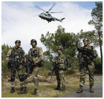 Γαλλία: Περικοπές στην άμυνα