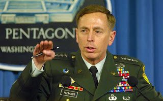 Νέες τακτικές για Αφγανιστάν ανακοίνωσε ο στρατηγός Πετρέους