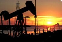Τέσσερις πετρελαϊκοί όμιλοι αποσύρονται εντελώς από το Ιράν