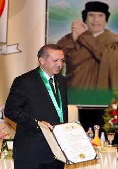 Τουρκία: «Διπλωματικό άνοιγμα» Καντάφι μέσω συνέντευξής του στο TRT