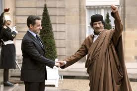 Γιός Καντάφι: να μας επιστρέψει τα λεφτά ο Σαρκοζί
