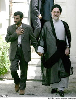 Ιράν: Έκκληση βουλευτών για «ειρήνη» μεταξύ Αχμεντινετζάντ και Χαμενεΐ