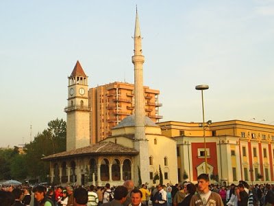 Αλβανία: « Η κυβέρνηση εμποδίζει την ανέγερση Τζαμιού στα Τϊρανα