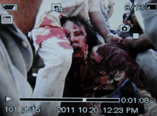 Η φωτογραφία του νεκρού Καντάφι. Το τέλος (;) μιας εποχής;