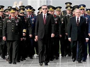 Θόρυβος στρατιωτικής μπότας στην Τουρκία και κινήσεις ανατροπής από τους φιλοαμερικανούς στο Λίβανο