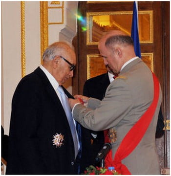 Η Γαλλία τίμησε τον Γιασάρ Κεμάλ ΤΟΝ ΜΕΓΑΛΟ ΚΟΥΡΔΙΚΗΣ ΚΑΤΑΓΩΓΗΣ ΣΥΓΓΡΑΦΕΑ
