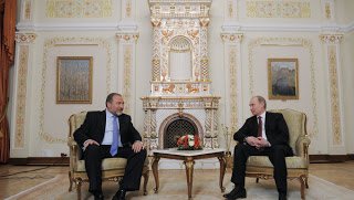 Συνάντηση Πούτιν – Λίμπερμαν στην Μόσχα. «Άψογες οι εκλογές»