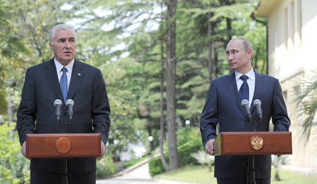 H Ρωσία θα «βάλει πλάτη» στη Νότια Οσετία και την Αμπχαζία