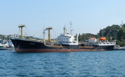 Ρωσικό πλοίο στη Συρία με μεγάλη ποσότητα όπλων Την είδηση μετέδωσε το αραβικό τηλεοπτικό δίκτυο Αλ Αραμπίγια.