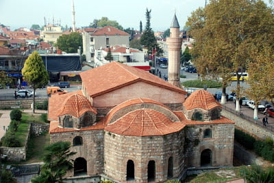 Ερντογάν και Νταβούτογλου σε ρόλο νέου “Πορθητή”. Ξανακάνουν τζαμί τον ιστορικό ναό της Αγίας Σοφίας Νίκαιας της Βιθυνίας
