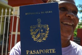 Οι Κουβανοί μπορούν από σήμερα να ταξιδεύουν στο εξωτερικό για πρώτη φορά εδώ και 50 χρόνια