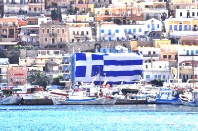 Η μεγαλύτερη ελληνική σημαία του κόσμου αναρτάται στην Κάλυμνο