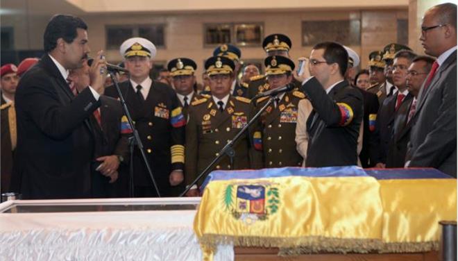 Μέσα στον Απρίλιο οι εκλογές – «Ο Τσάβες ζει! Ο Μαντούρο συνεχίζει!» στην ορκωμοσία του νέου ηγέτη της Βενεζουέλας