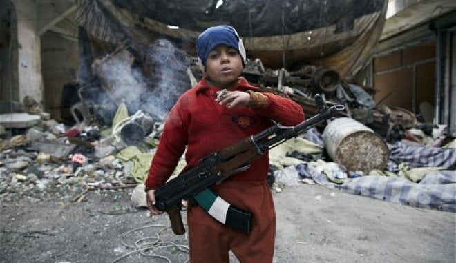 Συγκλονιστικό: Ο 8χρονος πολεμιστής της Συρίας