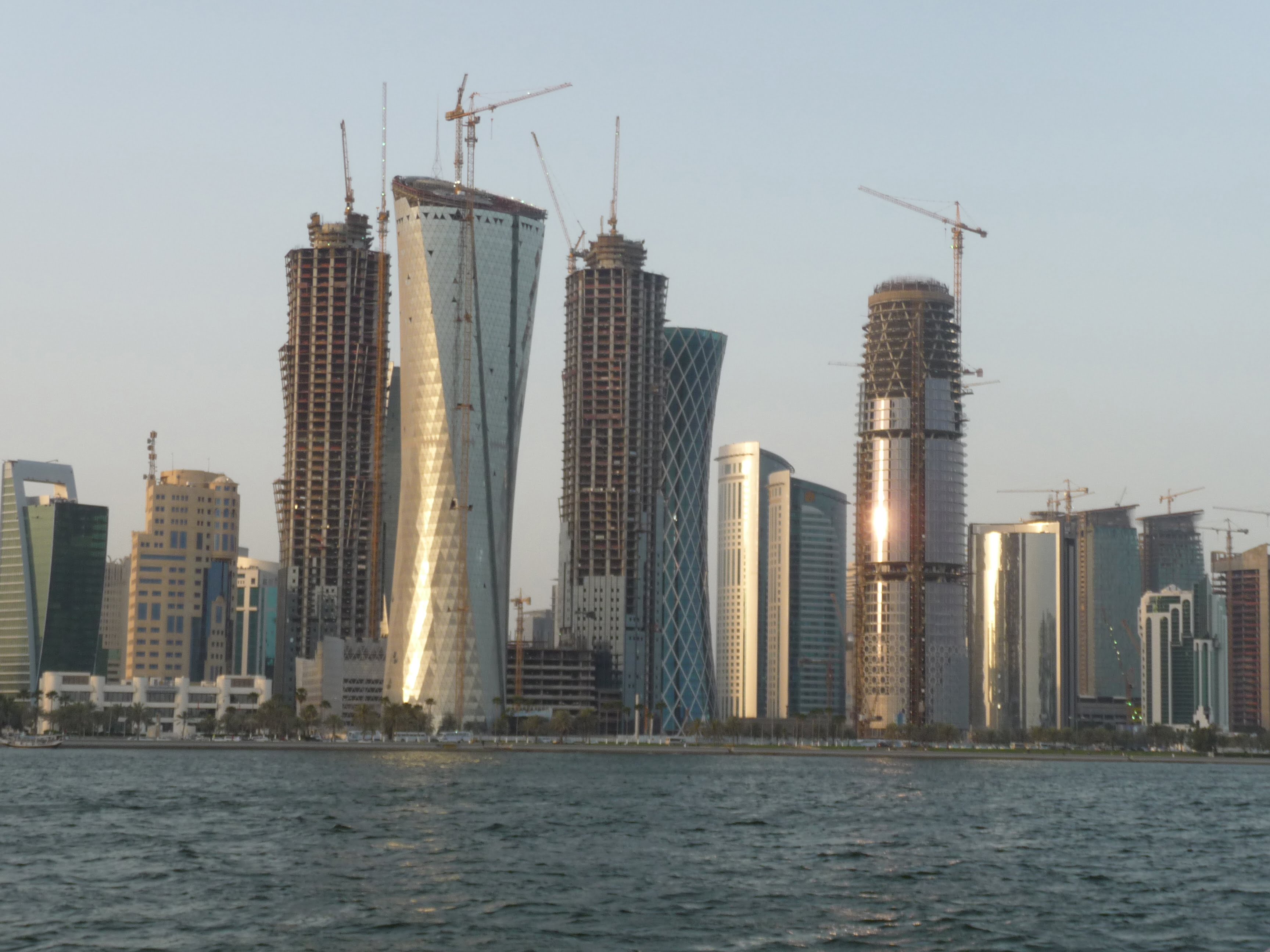 Η περιπετειώδης εξωτερική πολιτική τού Κατάρ