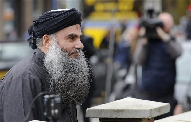 Η Βρετανία εξέδωσε στην Ιορδανία τον ριζοσπάστη ισλαμιστή κληρικό Κατάντα