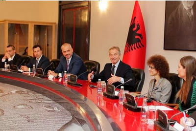 Ο Τόνι Μπλερ έγινε «πρωθυπουργός της Αλβανίας» για μία ημέρα