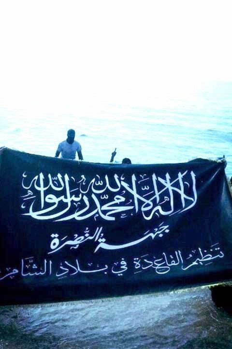 «Ο ανθρωπιστικός πόλεμος» στη Συρία: Η σημαία της Αλ-Κάιντα κυματίζει σήμερα στη Μεσόγειο, κάτω από αυτή του ΝΑΤΟ
