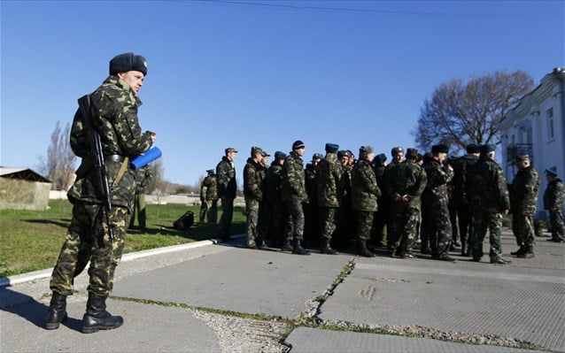 Κίεβο: Εντολή απομάκρυνσης των ουκρανικών στρατευμάτων από την Κριμαία