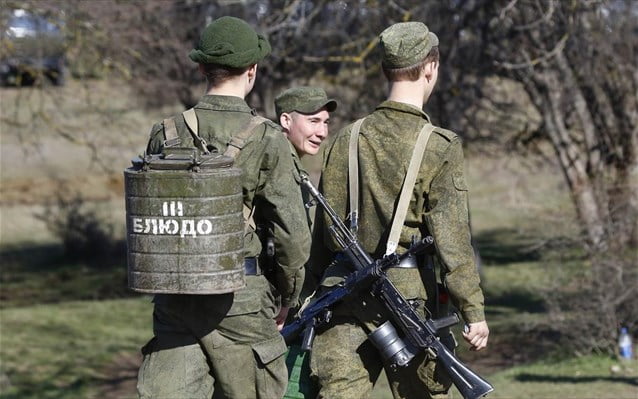 «Σχεδόν 100.000 Ρώσοι στρατιώτες κοντά στα σύνορα με την Ουκρανία»
