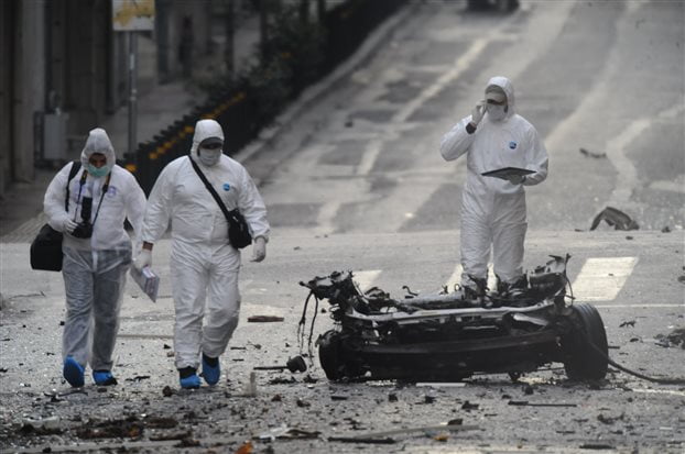 Έκρηξη παγιδευμένου αυτοκινήτου έξω από την Τράπεζα της Ελλάδας