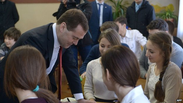 Αντιδράσεις από την επίσκεψη Μεντβέντεφ στην Κριμαία