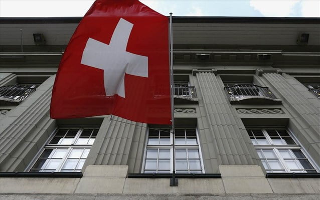 Ελβετία: Επιβολή ποσόστωσης για Ευρωπαίους και μη πολίτες που ζουν στη χώρα