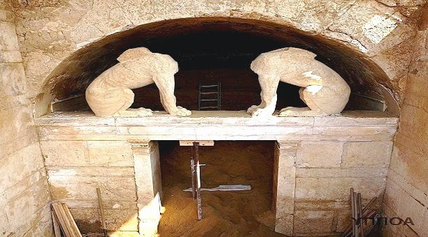 Αμφίπολη: Στον προθάλαμο του τάφου οι αρχαιολόγοι, μια ανάσα από το εσωτερικό (φωτογραφίες)
