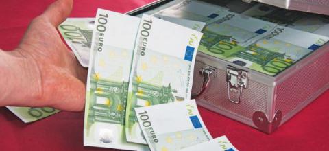 Ανεργος Αλβανός είχε έμβασμα 1.400.000 ευρώ και «τσουβάλια» με κερδισμένα δελτία τυχερών παιχνιδιών