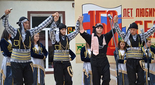 Ποντιακά γιόρτασε τα 150 χρόνια του ελληνικό χωριό στον Καύκασο – Συγχαρητήρια στον Έλληνα πρόξενο