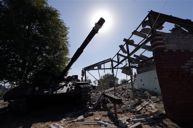Ουκρανία: «Καταρρέει» η εκεχειρία; – Μια νεκρή στη Μαριούπολη, εκρήξεις στο Ντονέτσκ