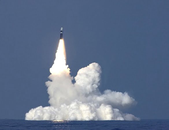 Τον διηπειρωτικό πυρηνικό πύραυλο Μπουλάβα δοκίμασε επιτυχώς το ναυτικό της Ρωσίας