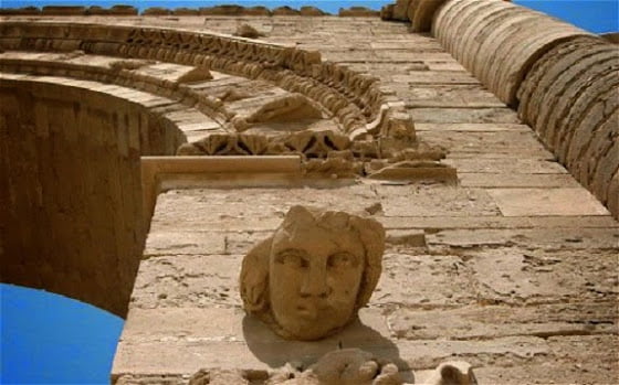 Τo ΙΚ καταστρέφει ιστορικά μνημεία στο Ιράκ και πουλά αρχαιολογικά αντικείμενα
