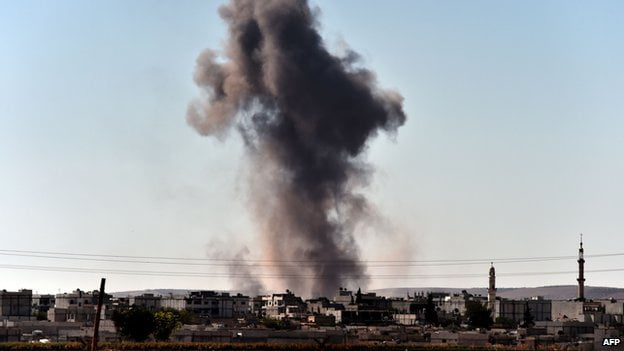 Oι αεροπορικοί βομβαρδισμοί αλλάζουν το σκηνικό στην Κόμπανι – Οι ισλαμιστές υποχώρησαν