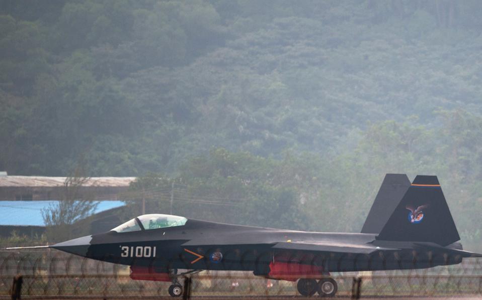 Το «αόρατο» μαχητικό αεροσκάφος J-31 της Κίνας (βίντεο)